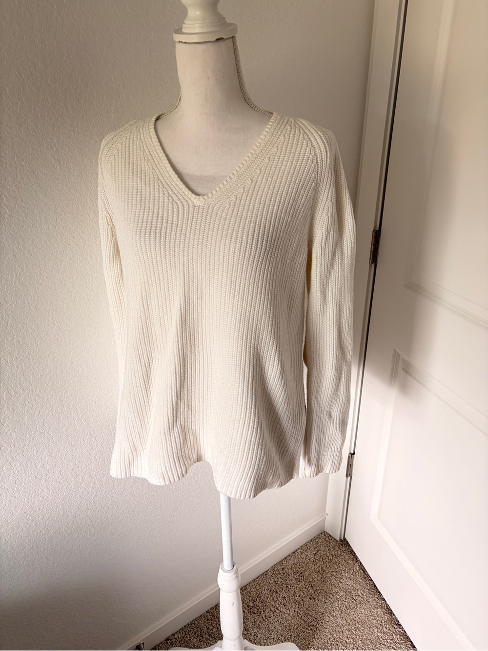 J Crew V-Neck Knit White Sweater sz M